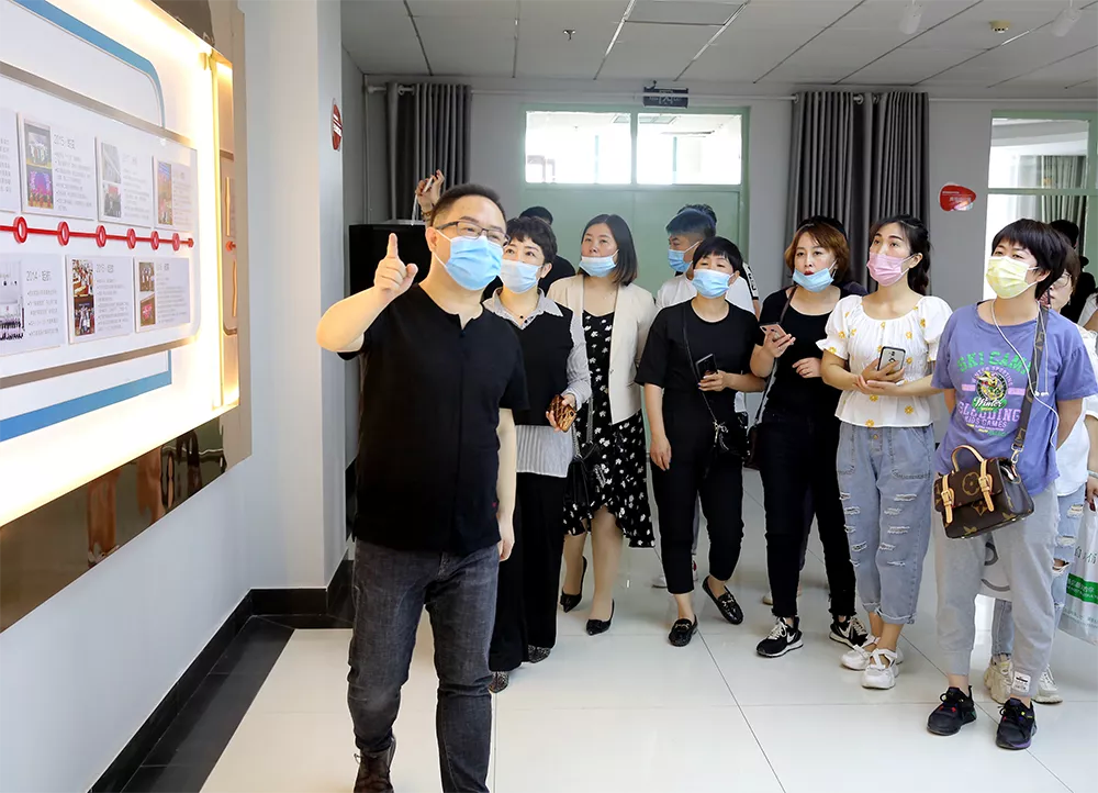 玩美大學(xué)學(xué)員走進滄州醫(yī)專，領(lǐng)略高端醫(yī)學(xué)美容實訓(xùn)中心